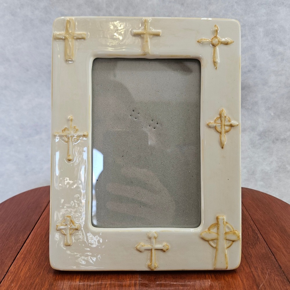 Fetco Home Decor Cream Ceramic Photo Frame with Raised Cross Embellishments‎